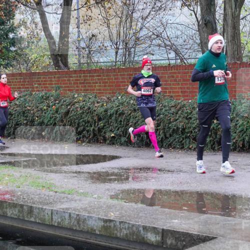 07.12.2025 - St. Pauli X-Mass-Run No. 15 Michael Burmester http://msf.ph/oto/9428850 07.12.2025 09:39:00 Laufen 1375, 4062 meine-sportfotos.de