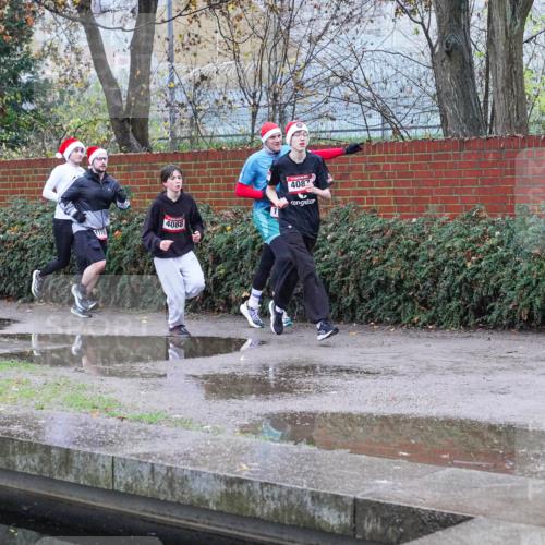 07.12.2025 - St. Pauli X-Mass-Run No. 15 Michael Burmester http://msf.ph/oto/9428892 07.12.2025 09:39:53 Laufen 1633, 4088, 4087 meine-sportfotos.de