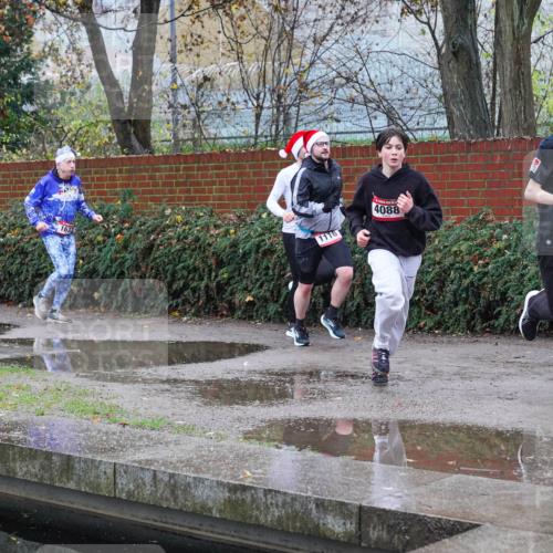 07.12.2025 - St. Pauli X-Mass-Run No. 15 Michael Burmester http://msf.ph/oto/9428896 07.12.2025 09:39:54 Laufen 1633, 1116, 4088, 4087 meine-sportfotos.de