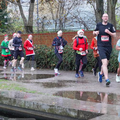 07.12.2025 - St. Pauli X-Mass-Run No. 15 Michael Burmester http://msf.ph/oto/9429039 07.12.2025 09:42:00 Laufen 1333, 1354, 14, 04, 358, 802, 972, 1307, 1425 meine-sportfotos.de