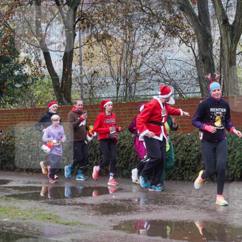 07.12.2025 - St. Pauli X-Mass-Run No. 15 Michael Burmester http://msf.ph/oto/9429072 07.12.2025 11:21:51 Laufen 1843, 1838, 2816, 28, 242, 3845 meine-sportfotos.de