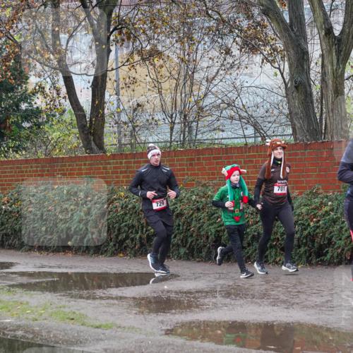 07.12.2025 - St. Pauli X-Mass-Run No. 15 Michael Burmester http://msf.ph/oto/9429090 07.12.2025 11:22:09 Laufen 729, 701, 1949 meine-sportfotos.de