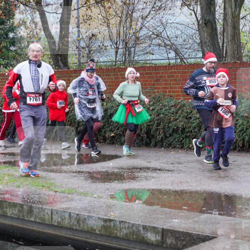 07.12.2025 - St. Pauli X-Mass-Run No. 15 Michael Burmester http://msf.ph/oto/9429222 07.12.2025 09:43:58 Laufen 2380, 1761, 06, 1661, 231, 1481, 950, 1002, 2692 meine-sportfotos.de