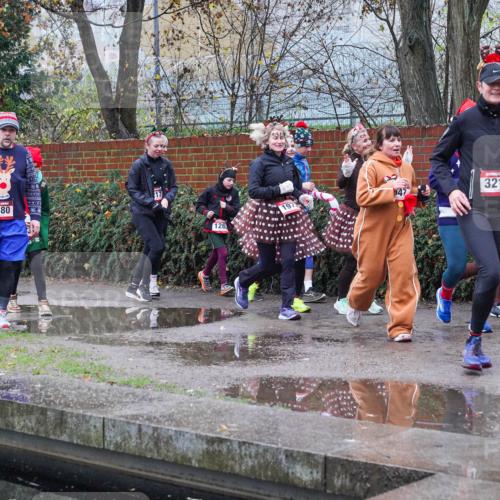 07.12.2025 - St. Pauli X-Mass-Run No. 15 Michael Burmester http://msf.ph/oto/9429279 07.12.2025 09:44:26 Laufen 1180, 126, 3213, 3232 meine-sportfotos.de