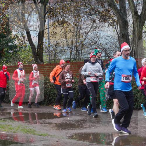 07.12.2025 - St. Pauli X-Mass-Run No. 15 Michael Burmester http://msf.ph/oto/9429301 07.12.2025 11:24:27 Laufen 1534, 1801, 365, 3388, 1972, 15, 67, 2 meine-sportfotos.de