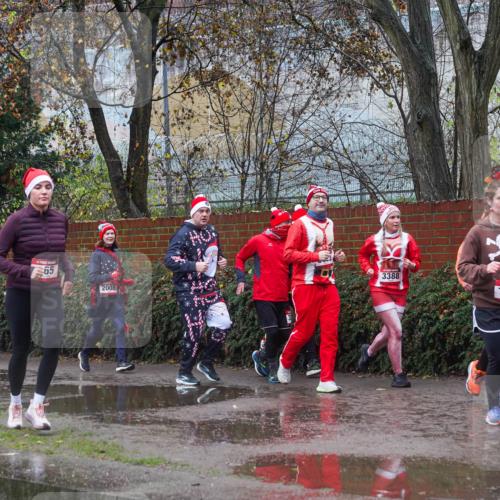 07.12.2025 - St. Pauli X-Mass-Run No. 15 Michael Burmester http://msf.ph/oto/9429306 07.12.2025 11:24:29 Laufen 2844, 65, 2008, 3388, 1972 meine-sportfotos.de