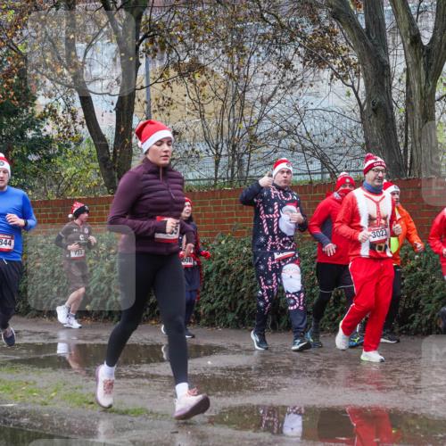 07.12.2025 - St. Pauli X-Mass-Run No. 15 Michael Burmester http://msf.ph/oto/9429309 07.12.2025 11:24:30 Laufen 2844, 733, 08, 3023, 3388 meine-sportfotos.de