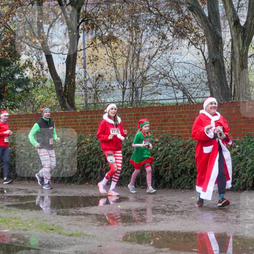 07.12.2025 - St. Pauli X-Mass-Run No. 15 Michael Burmester http://msf.ph/oto/9429315 07.12.2025 11:24:36 Laufen 131, 2718, 2717 meine-sportfotos.de