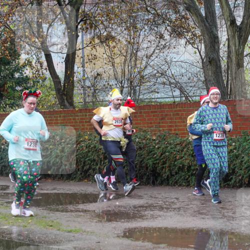07.12.2025 - St. Pauli X-Mass-Run No. 15 Michael Burmester http://msf.ph/oto/9429336 07.12.2025 11:24:48 Laufen 1238, 2935, 1239, 162 meine-sportfotos.de