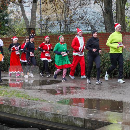 07.12.2025 - St. Pauli X-Mass-Run No. 15 Michael Burmester http://msf.ph/oto/9429343 07.12.2025 09:45:01 Laufen 670, 3812, 4235, 4236, 964, 3945, 2756, 30 meine-sportfotos.de
