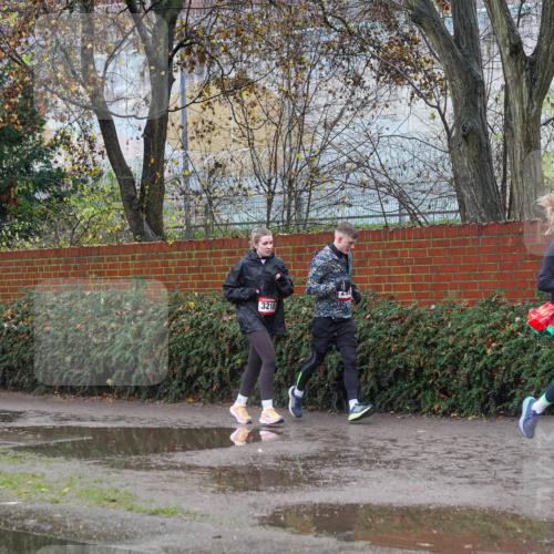 07.12.2025 - St. Pauli X-Mass-Run No. 15 Michael Burmester http://msf.ph/oto/9429353 07.12.2025 11:24:59 Laufen 888, 4883, 3210, 3010 meine-sportfotos.de