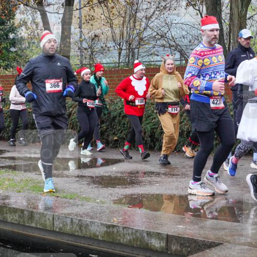 07.12.2025 - St. Pauli X-Mass-Run No. 15 Michael Burmester http://msf.ph/oto/9429354 07.12.2025 09:45:06 Laufen 4194, 4195, 366, 180, 2569, 114, 4237, 1768, 13 meine-sportfotos.de