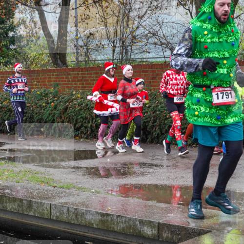 07.12.2025 - St. Pauli X-Mass-Run No. 15 Michael Burmester http://msf.ph/oto/9429368 07.12.2025 09:45:11 Laufen 24, 1248, 3085, 210, 699, 1791, 424, 2 meine-sportfotos.de