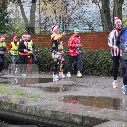 07.12.2025 - St. Pauli X-Mass-Run No. 15 Michael Burmester http://msf.ph/oto/9429529 07.12.2025 09:46:44 Laufen 2618, 2617, 322, 3874 meine-sportfotos.de