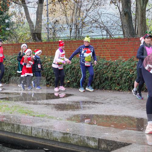 07.12.2025 - St. Pauli X-Mass-Run No. 15 Michael Burmester http://msf.ph/oto/9429554 07.12.2025 09:46:52 Laufen 3212, 1256, 436, 2545, 2546, 521, 5202 meine-sportfotos.de