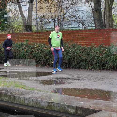 07.12.2025 - St. Pauli X-Mass-Run No. 15 Michael Burmester http://msf.ph/oto/9429638 07.12.2025 09:48:04 Laufen 2652, 2645, 3062, 2658 meine-sportfotos.de