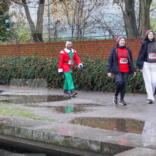 07.12.2025 - St. Pauli X-Mass-Run No. 15 Michael Burmester http://msf.ph/oto/9429702 07.12.2025 09:50:50 Laufen 1636, 1898, 1900 meine-sportfotos.de