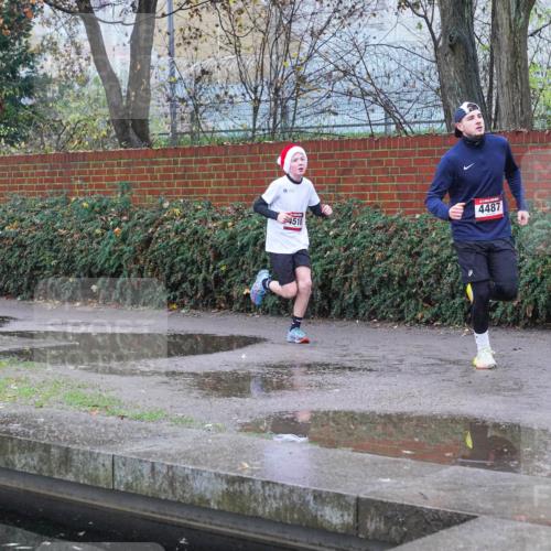 07.12.2025 - St. Pauli X-Mass-Run No. 15 Michael Burmester http://msf.ph/oto/9429779 07.12.2025 09:58:38 Laufen 4487, 4510 meine-sportfotos.de