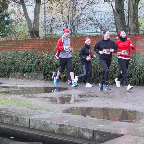 07.12.2025 - St. Pauli X-Mass-Run No. 15 Michael Burmester http://msf.ph/oto/9429949 07.12.2025 10:01:11 Laufen 4475, 1473, 4169, 4170 meine-sportfotos.de