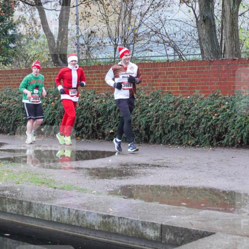 07.12.2025 - St. Pauli X-Mass-Run No. 15 Michael Burmester http://msf.ph/oto/9429982 07.12.2025 10:01:39 Laufen 3984, 3987, 3988 meine-sportfotos.de