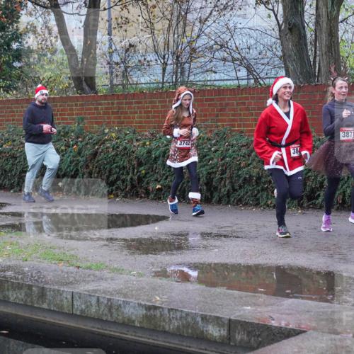 07.12.2025 - St. Pauli X-Mass-Run No. 15 Michael Burmester http://msf.ph/oto/9429993 07.12.2025 10:01:45 Laufen 3742, 38, 3871, 3574 meine-sportfotos.de