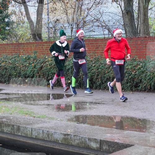 07.12.2025 - St. Pauli X-Mass-Run No. 15 Michael Burmester http://msf.ph/oto/9430002 07.12.2025 10:01:48 Laufen 2799, 4503, 4523, 4458 meine-sportfotos.de