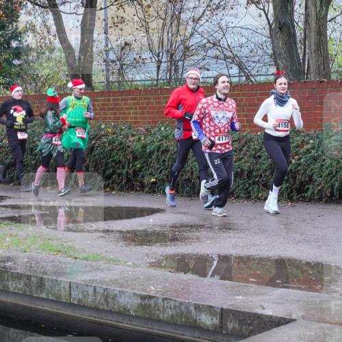 07.12.2025 - St. Pauli X-Mass-Run No. 15 Michael Burmester http://msf.ph/oto/9430020 07.12.2025 10:02:03 Laufen 44, 4127, 4171, 4158, 22 meine-sportfotos.de