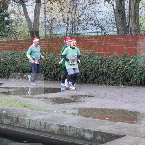 07.12.2025 - St. Pauli X-Mass-Run No. 15 Michael Burmester http://msf.ph/oto/9430038 07.12.2025 10:02:13 Laufen 4517, 4322, 4321 meine-sportfotos.de