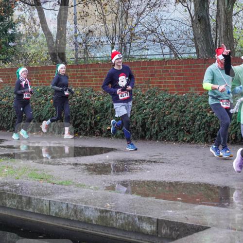 07.12.2025 - St. Pauli X-Mass-Run No. 15 Michael Burmester http://msf.ph/oto/9430041 07.12.2025 10:02:15 Laufen 461, 1488, 1466, 4517, 4322, 4321 meine-sportfotos.de