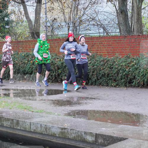 07.12.2025 - St. Pauli X-Mass-Run No. 15 Michael Burmester http://msf.ph/oto/9430054 07.12.2025 10:02:27 Laufen 2049, 3832, 4692, 4694 meine-sportfotos.de