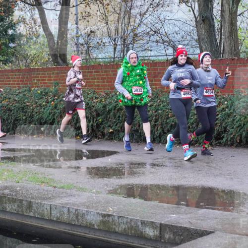 07.12.2025 - St. Pauli X-Mass-Run No. 15 Michael Burmester http://msf.ph/oto/9430057 07.12.2025 10:02:28 Laufen 4078, 2184, 3832, 46926, 4694 meine-sportfotos.de