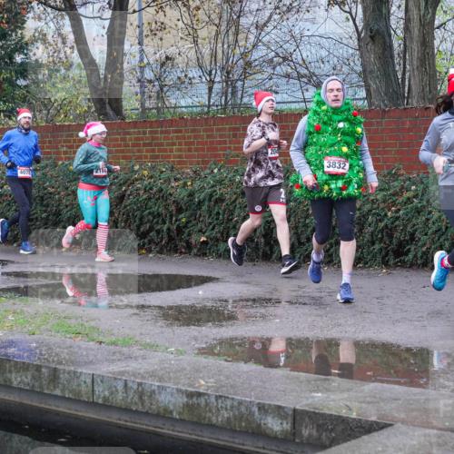 07.12.2025 - St. Pauli X-Mass-Run No. 15 Michael Burmester http://msf.ph/oto/9430060 07.12.2025 10:02:29 Laufen 204, 4078, 3832, 4079, 4694, 4692 meine-sportfotos.de