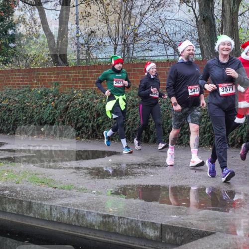 07.12.2025 - St. Pauli X-Mass-Run No. 15 Michael Burmester http://msf.ph/oto/9430100 07.12.2025 10:03:02 Laufen 2927, 997, 3431, 3571, 8, 2818, 5818, 2 meine-sportfotos.de