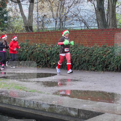 07.12.2025 - St. Pauli X-Mass-Run No. 15 Michael Burmester http://msf.ph/oto/9430115 07.12.2025 10:03:41 Laufen 454, 1365, 150, 1669 meine-sportfotos.de