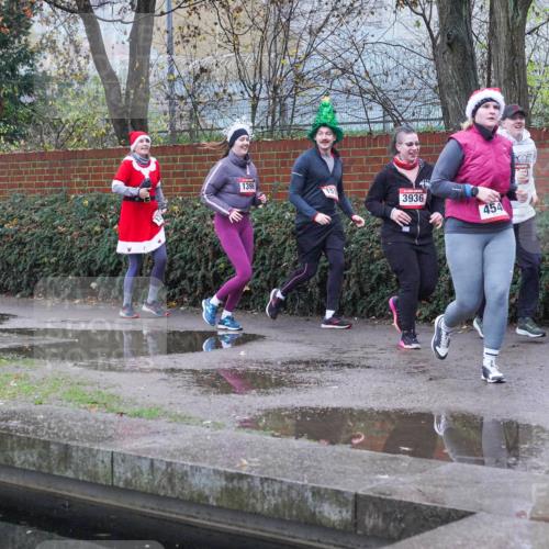 07.12.2025 - St. Pauli X-Mass-Run No. 15 Michael Burmester http://msf.ph/oto/9430117 07.12.2025 10:03:45 Laufen 1396, 151, 3936, 454 meine-sportfotos.de