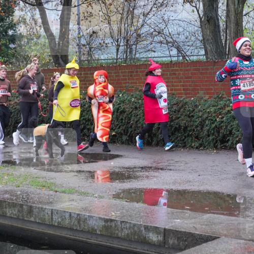 07.12.2025 - St. Pauli X-Mass-Run No. 15 Michael Burmester http://msf.ph/oto/9430120 07.12.2025 10:03:52 Laufen 3828, 4460, 5010, 3881, 3882, 4185, 387, 3 meine-sportfotos.de