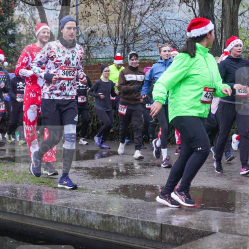 07.12.2025 - St. Pauli X-Mass-Run No. 15 Michael Burmester http://msf.ph/oto/9430126 07.12.2025 10:03:58 Laufen 3968, 897, 369, 3052, 28, 287, 42, 4296, 497 meine-sportfotos.de