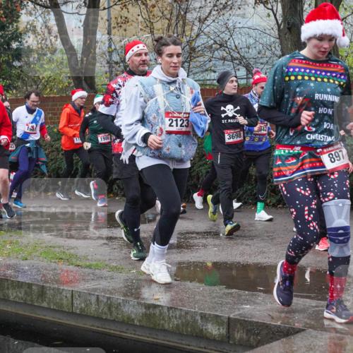 07.12.2025 - St. Pauli X-Mass-Run No. 15 Michael Burmester http://msf.ph/oto/9430127 07.12.2025 10:04:01 Laufen 3918, 412, 2123, 1901, 11, 1986, 3698, 42, 897 meine-sportfotos.de