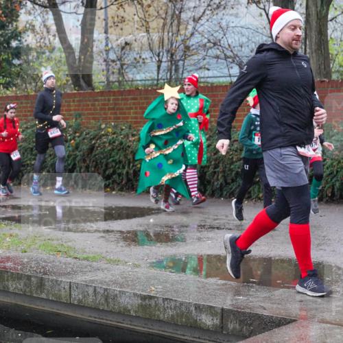 07.12.2025 - St. Pauli X-Mass-Run No. 15 Michael Burmester http://msf.ph/oto/9430148 07.12.2025 10:04:30 Laufen 4454, 076, 44 meine-sportfotos.de
