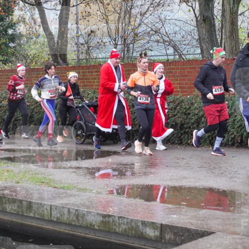 07.12.2025 - St. Pauli X-Mass-Run No. 15 Michael Burmester http://msf.ph/oto/9430160 07.12.2025 10:04:45 Laufen 3708, 4203, 4136, 4135, 4531 meine-sportfotos.de