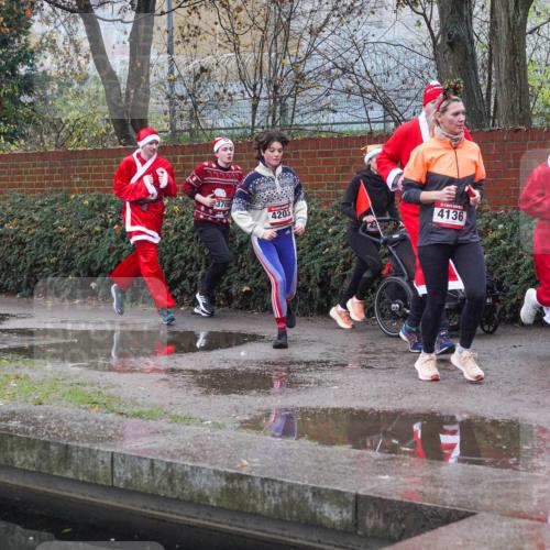 07.12.2025 - St. Pauli X-Mass-Run No. 15 Michael Burmester http://msf.ph/oto/9430161 07.12.2025 10:04:46 Laufen 4203, 4136 meine-sportfotos.de