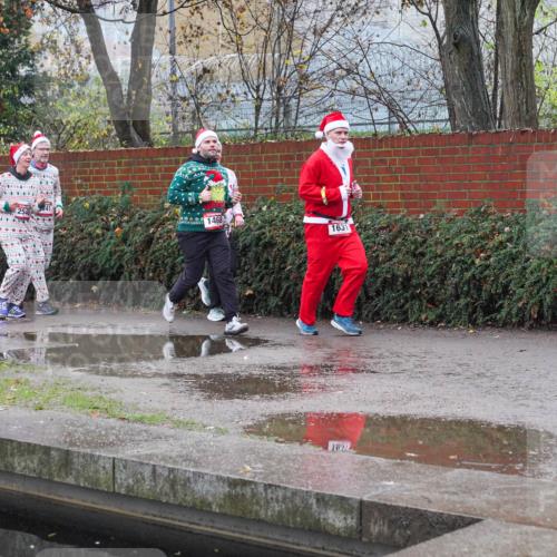 07.12.2025 - St. Pauli X-Mass-Run No. 15 Michael Burmester http://msf.ph/oto/9430177 07.12.2025 10:05:10 Laufen 389, 230, 2874, 1468, 1631 meine-sportfotos.de