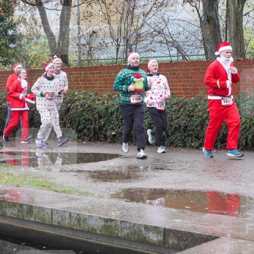 07.12.2025 - St. Pauli X-Mass-Run No. 15 Michael Burmester http://msf.ph/oto/9430178 07.12.2025 10:05:11 Laufen 4386, 355, 2540, 236, 1468, 1631, 1472 meine-sportfotos.de