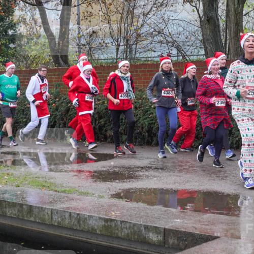 07.12.2025 - St. Pauli X-Mass-Run No. 15 Michael Burmester http://msf.ph/oto/9430181 07.12.2025 10:05:15 Laufen 1700, 2215, 4388, 4355, 3969, 396, 2369, 2540, 2541 meine-sportfotos.de