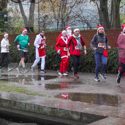 07.12.2025 - St. Pauli X-Mass-Run No. 15 Michael Burmester http://msf.ph/oto/9430182 07.12.2025 10:05:15 Laufen 1698, 16, 1700, 2215, 39, 435, 4388, 2369, 254, 3281 meine-sportfotos.de