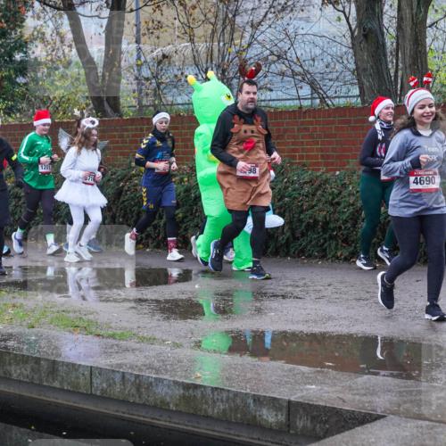 07.12.2025 - St. Pauli X-Mass-Run No. 15 Michael Burmester http://msf.ph/oto/9430192 07.12.2025 10:05:39 Laufen 2518, 1201, 98, 5716, 4690, 4693 meine-sportfotos.de