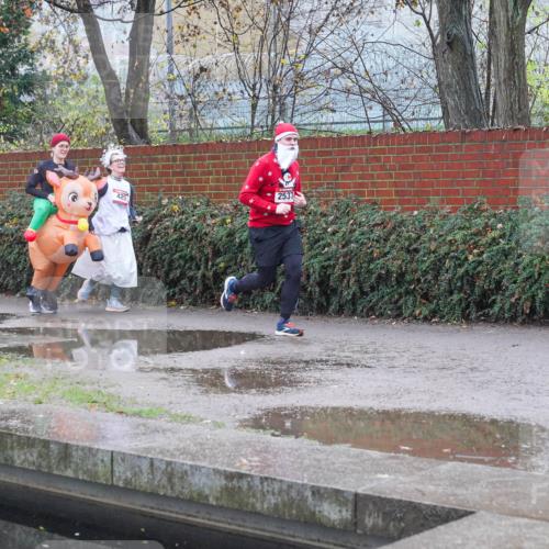 07.12.2025 - St. Pauli X-Mass-Run No. 15 Michael Burmester http://msf.ph/oto/9430199 07.12.2025 10:05:53 Laufen 425, 2537 meine-sportfotos.de