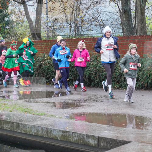 07.12.2025 - St. Pauli X-Mass-Run No. 15 Michael Burmester http://msf.ph/oto/9430228 07.12.2025 10:06:42 Laufen 15, 50, 1944, 1942, 4064, 4189 meine-sportfotos.de