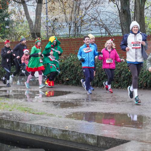 07.12.2025 - St. Pauli X-Mass-Run No. 15 Michael Burmester http://msf.ph/oto/9430229 07.12.2025 10:06:43 Laufen 13, 1550, 1944, 50, 1942, 4064, 4189 meine-sportfotos.de