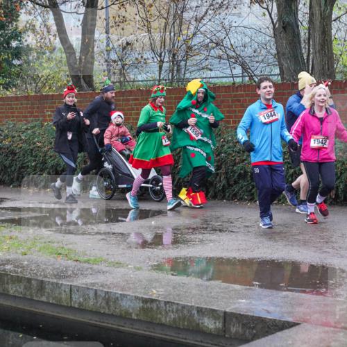 07.12.2025 - St. Pauli X-Mass-Run No. 15 Michael Burmester http://msf.ph/oto/9430230 07.12.2025 10:06:44 Laufen 1550, 50, 1944, 1942, 4064 meine-sportfotos.de